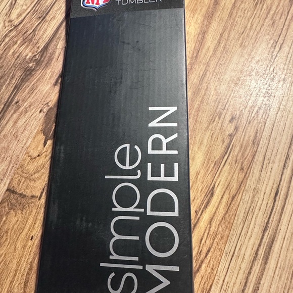 Simple modern 24 oz tumbler Steelers logo - Picture 3 of 3